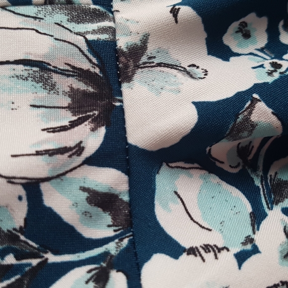 Ricki's Woman's Floral Open Arm Bell Sleeve Top Size XXL - Picture 14 of 16